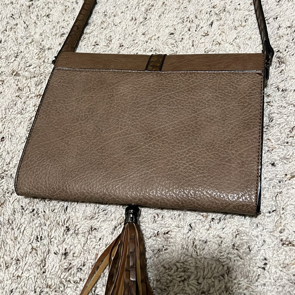 DOCA Crossbody Bag - Picture 4 of 8